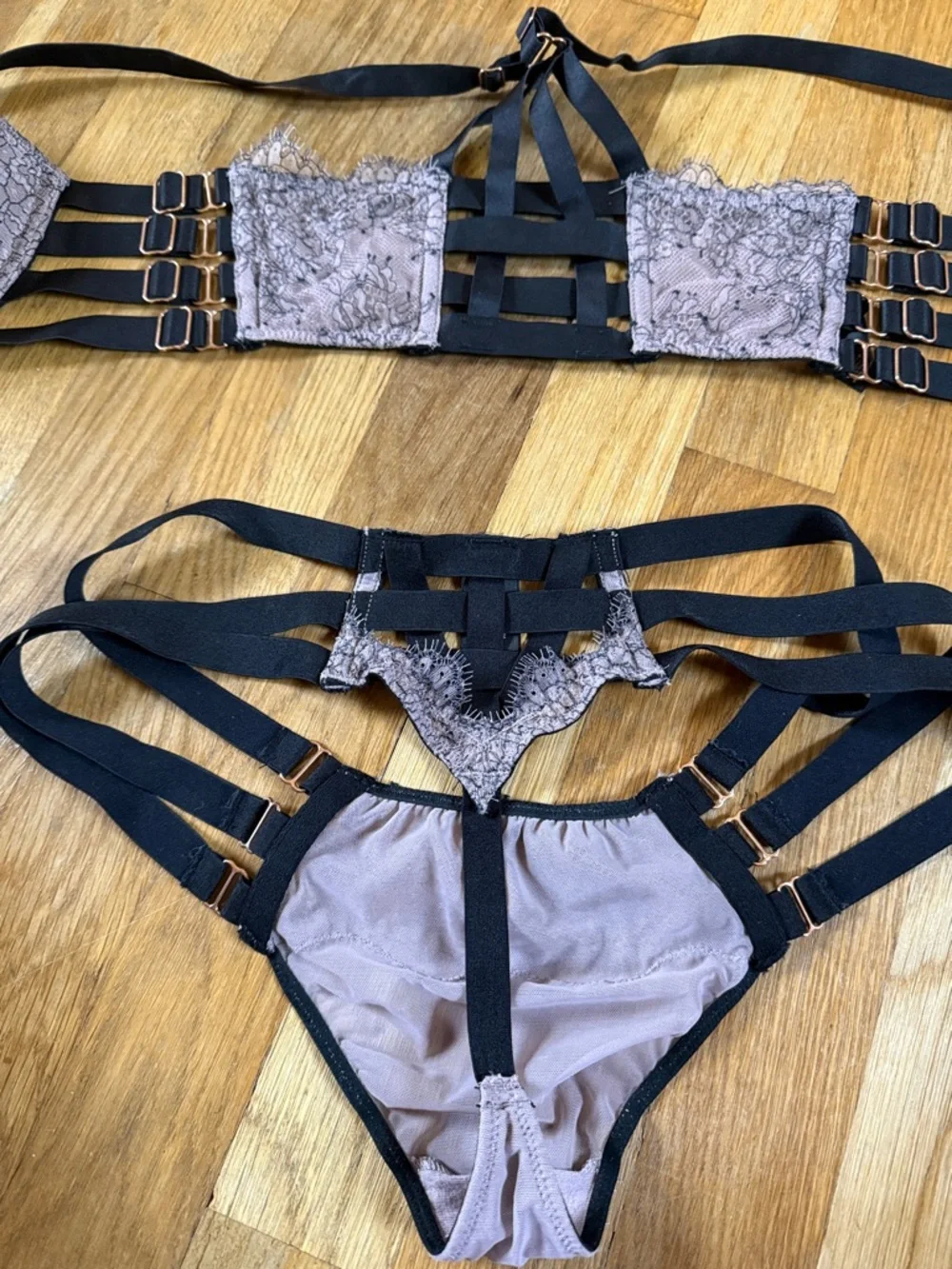 Victoria's Secret Very Sexy Push Up Lingerie - Picture 8 of 11
